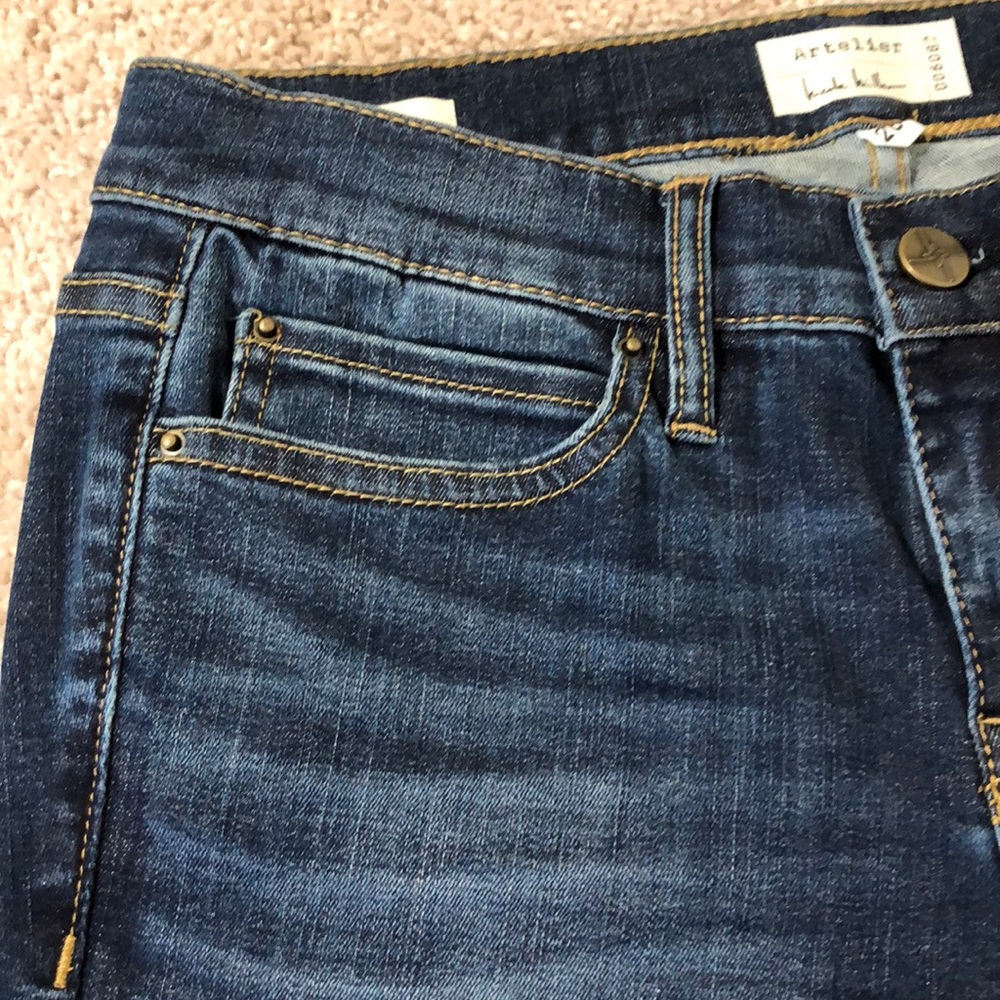 Jean - Picture 5 of 10